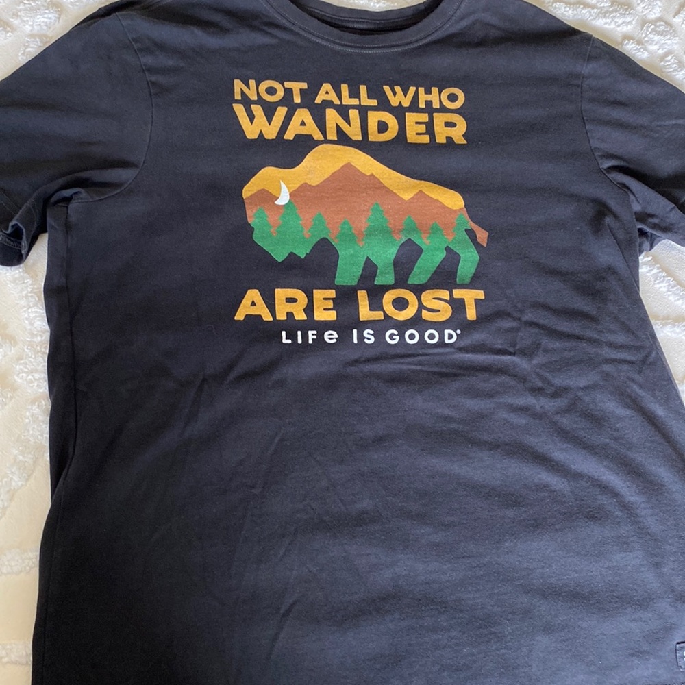 Life Is Good Men’s shirt sleeve crusher tee Sz Med “Not All Who Wander Are Lost”